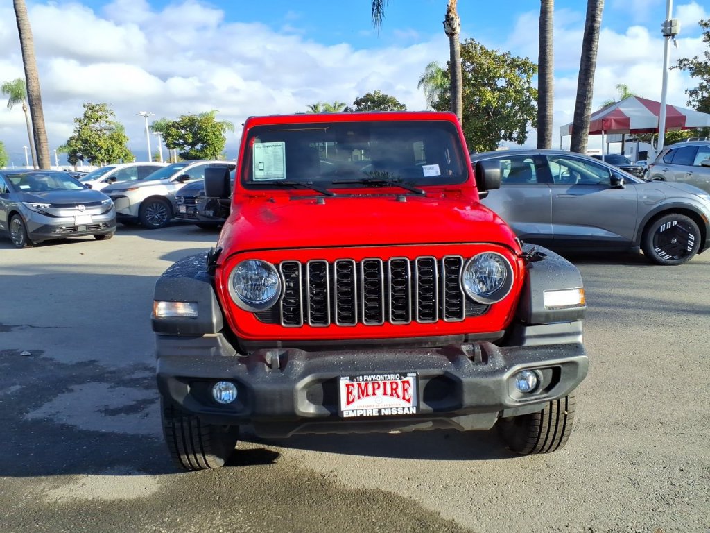 Used 2025 Jeep Wrangler Unlimited Sport AWD/4WD image 2