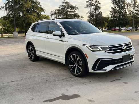 Certified 2022 Volkswagen Tiguan SEL R-Line AWD/4WD image 2