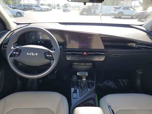 Used 2025 Kia Niro EX image 26