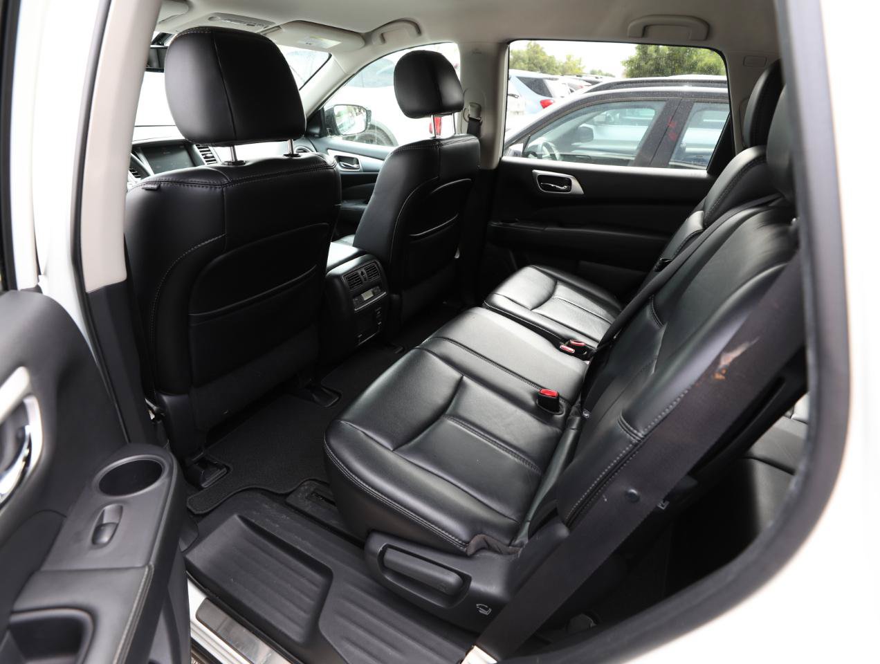 Used 2017 Nissan Pathfinder SL FWD image 14