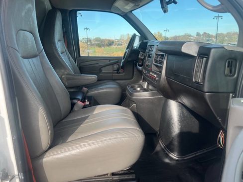 Used 2014 Chevrolet Express 2500 image 9