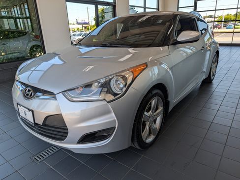 Used 2012 Hyundai Veloster FWD image 5