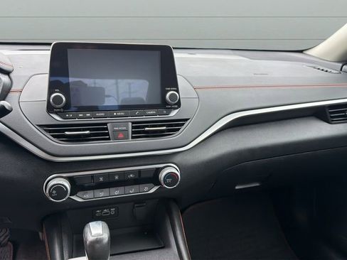 Used 2022 Nissan Altima 2.5 SR FWD image 9