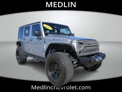 Used 2015 Jeep Wrangler Unlimited Rubicon w/ Connectivity Group image 3