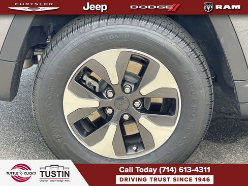 Used 2023 Jeep Grand Cherokee 4WD 4xe image 11