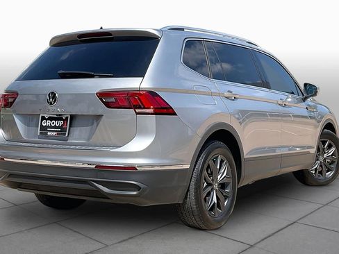 Used 2022 Volkswagen Tiguan SE w/ Panoramic Sunroof Package FWD image 13