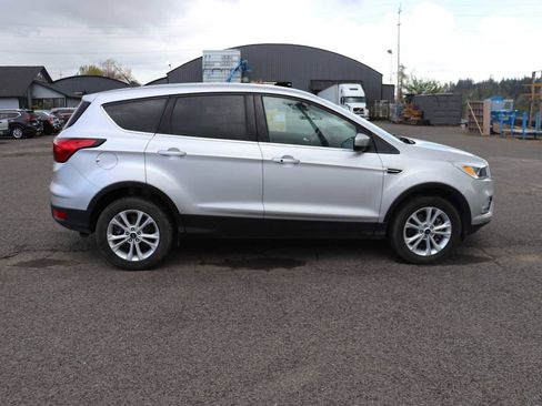 Used 2019 Ford Escape SE image 4