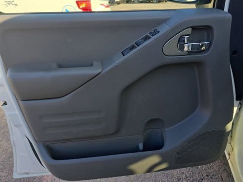 Used 2016 Nissan Frontier SV image 14