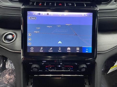 New 2025 Jeep Grand Cherokee Limited AWD/4WD image 17