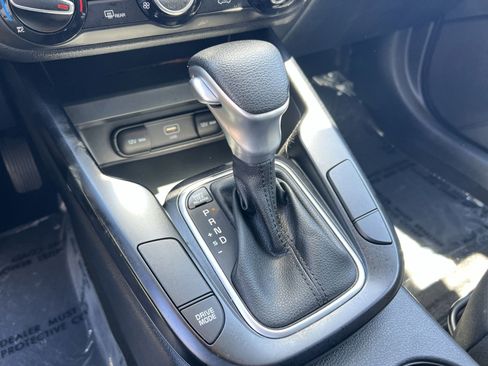Used 2025 Kia Soul LX FWD image 29