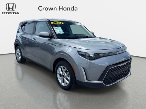 Used 2024 Kia Soul LX w/ Option Group 015 FWD image 6