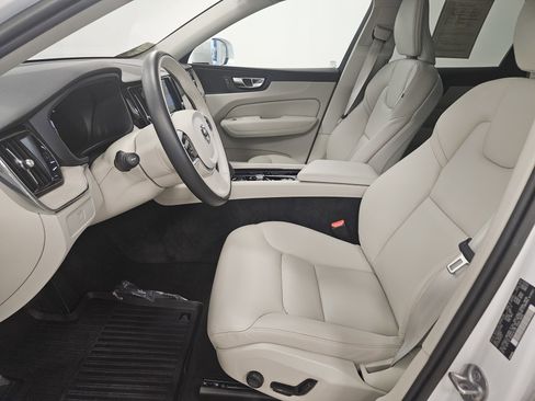 Used 2023 Volvo XC60 B5 Plus w/ Climate Package image 8