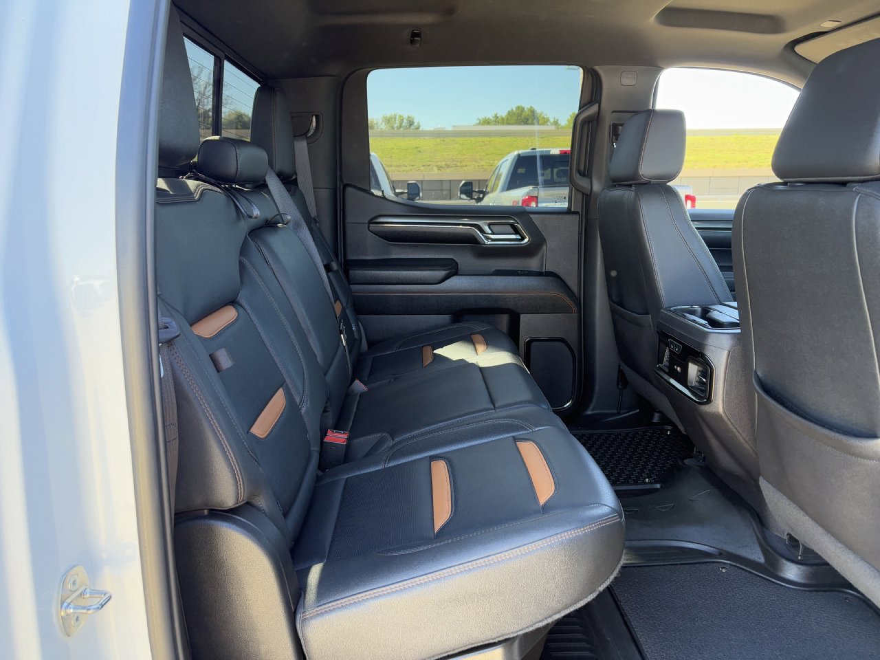 Used 2024 GMC Sierra 1500 AT4 w/ Technology Package AWD/4WD image 28