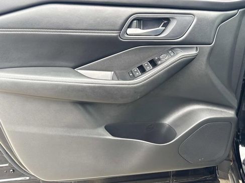 Used 2024 Nissan Rogue SL FWD image 26