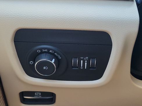 Used 2022 Jeep Grand Cherokee Limited AWD/4WD image 24