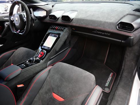 Used 2023 Lamborghini Huracan Tecnica image 7