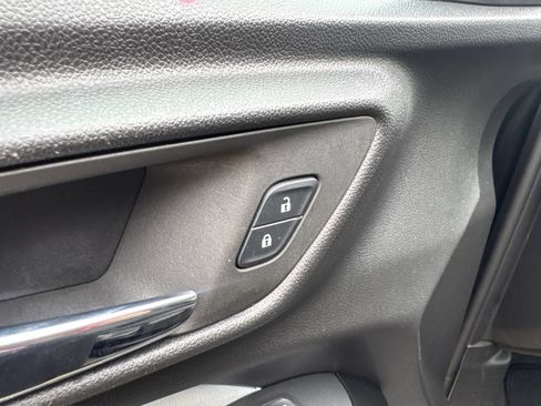 Used 2025 Chevrolet Trax LT FWD image 16