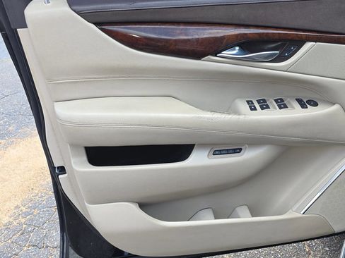 Used 2015 Cadillac Escalade Luxury RWD image 26