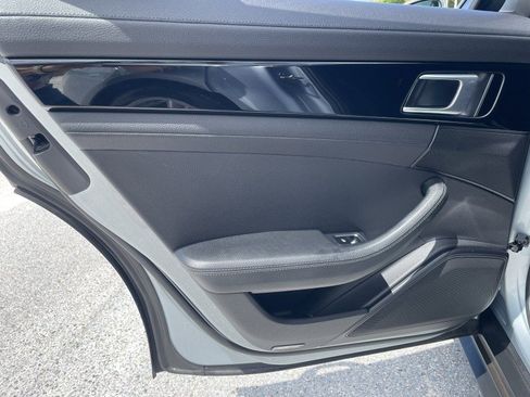 Used 2021 Porsche Panamera RWD image 26