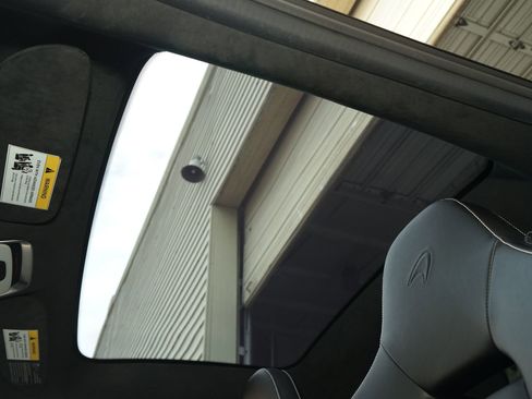 Used 2018 McLaren 570S image 21