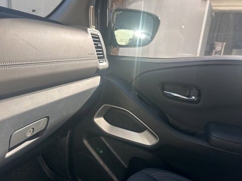 Used 2022 Nissan Frontier SV image 23