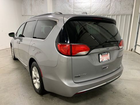 Used 2018 Chrysler Pacifica Touring-L Plus w/ Tire & Wheel Group image 28