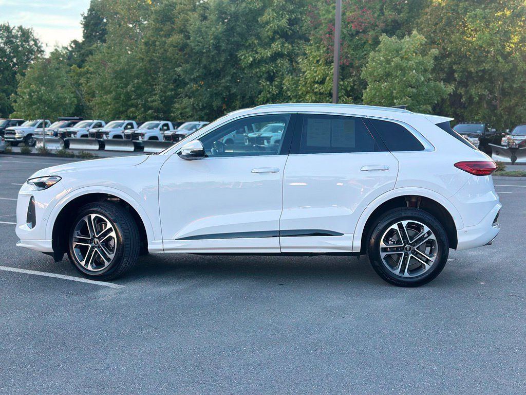 Used 2025 Audi Q5 Premium w/ Convenience Package AWD/4WD image 3