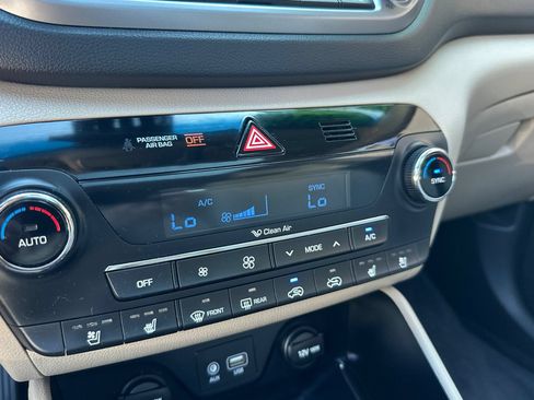 Used 2016 Hyundai Tucson Limited w/ Option Group 03 FWD image 28