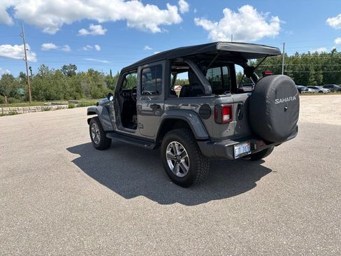 Used 2020 Jeep Wrangler Unlimited Sahara AWD/4WD image 3