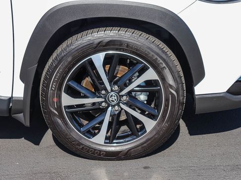 Used 2023 Toyota Corolla Cross AWD Hybrid image 11