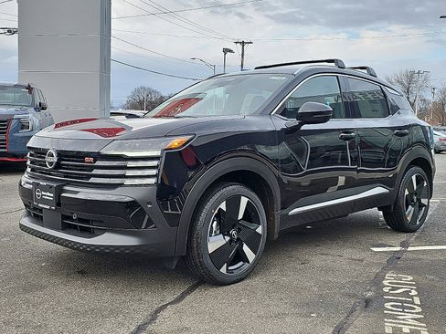 New 2026 Nissan Kicks SR w/ Cold Weather Package image 2