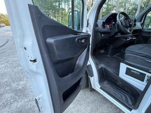 Used 2021 Mercedes-Benz Sprinter 2500 image 14