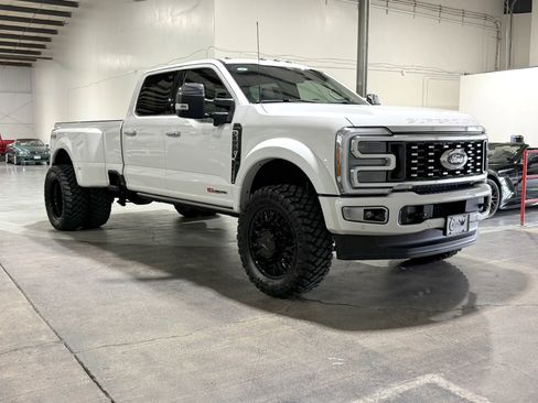 Used 2025 Ford F450 Platinum w/ Platinum Plus Package image 3