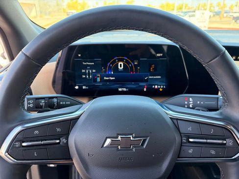 Used 2025 Chevrolet Equinox ACTIV w/ Safety and Technology Package FWD image 29