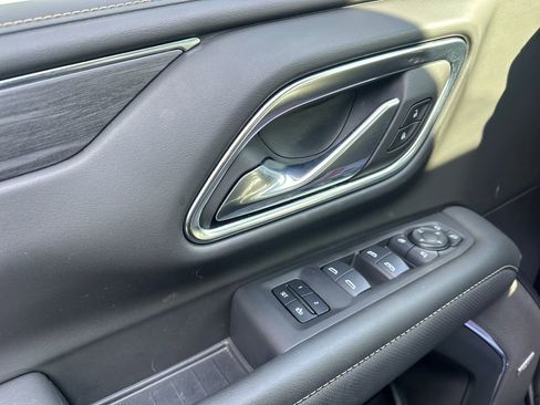 Used 2024 GMC Yukon SLT w/ SLT Premium Package image 31