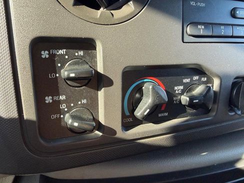 Used 2014 Ford E-250 and Econoline 250 w/ Interior Upgrade Package image 32