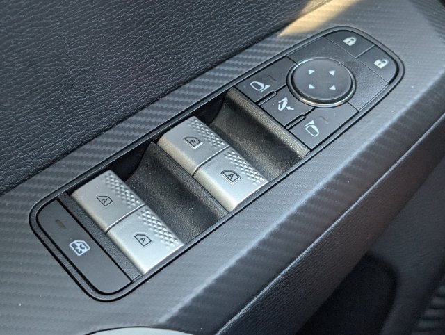 Used 2025 Mitsubishi Outlander SE FWD image 23