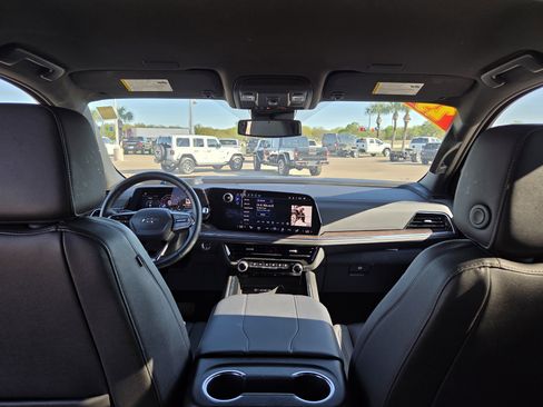 Used 2025 Chevrolet Tahoe Z71 image 22