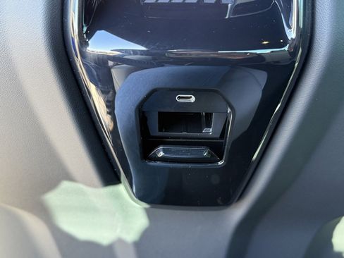 Used 2025 BMW M5 Base w/ Carbon Package image 38