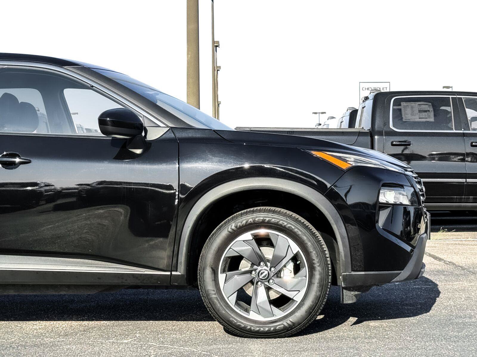 Used 2024 Nissan Rogue SV FWD image 8