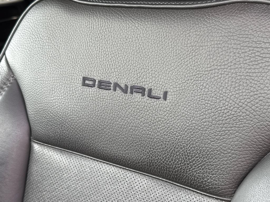 Certified 2021 GMC Yukon Denali w/ Denali Ultimate Package AWD/4WD image 15