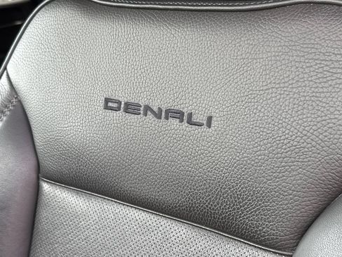 Certified 2021 GMC Yukon Denali w/ Denali Ultimate Package AWD/4WD image 15