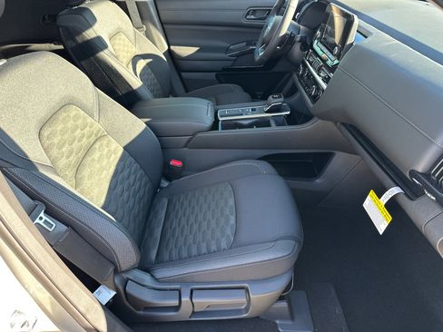 New 2025 Nissan Pathfinder SV w/ Black Appearance Package image 13
