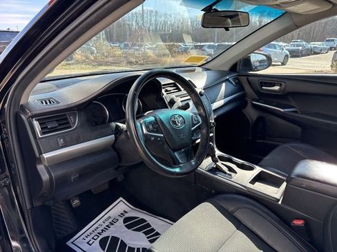 Used 2017 Toyota Camry SE w/ Moonroof Package image 24