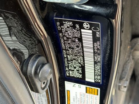 Used 2017 Toyota Prius Three Touring w/ Carpet Mat Package FWD image 26
