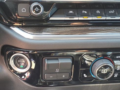 Used 2024 Chevrolet Silverado 1500 LT Trail Boss w/ Convenience Package II AWD/4WD image 31