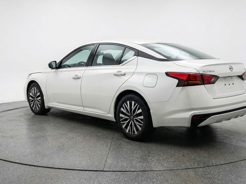 Used 2025 Nissan Altima 2.5 SV image 6