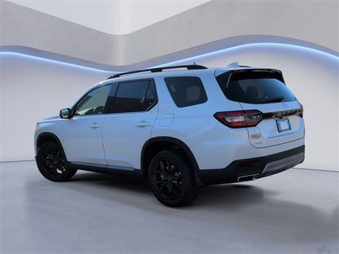 New 2025 Honda Pilot Touring image 9