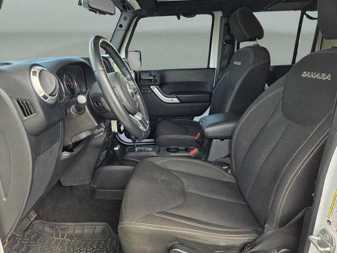 Used 2018 Jeep Wrangler Unlimited Sahara AWD/4WD image 22