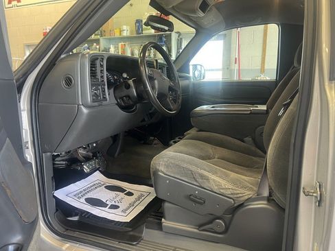 Used 2004 Chevrolet Silverado 1500 4x4 Regular Cab w/ Light Duty Power Package image 5